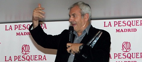 Carlos Sobera recogiendo su galardón en los Premios La Pesquera 2014