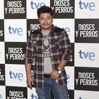 Óscar Reyes en el estreno de 'Dioses y Perros'