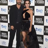 Hugo Silva y Megan Montaner en el estreno de 'Dioses y Perros'