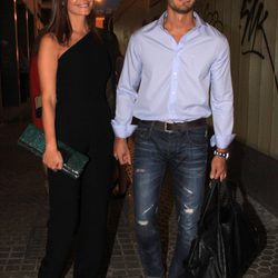 María José Suárez y Javier Lorenzana llegando al desfile de Iván Campaña en Sevilla