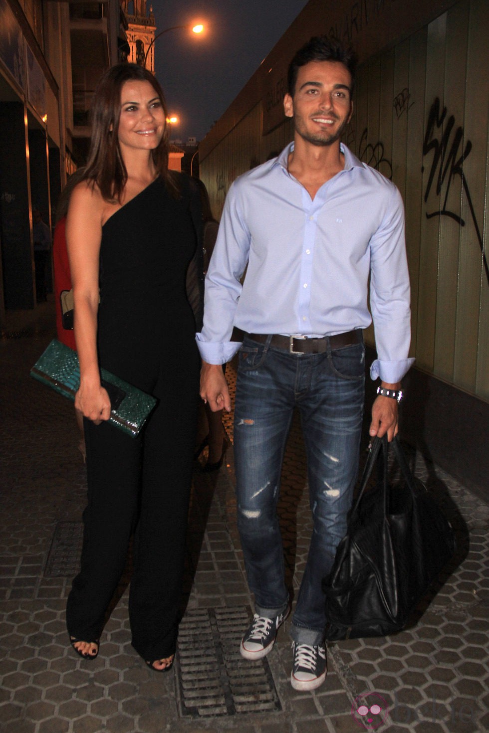 María José Suárez y Javier Lorenzana llegando al desfile de Iván Campaña en Sevilla