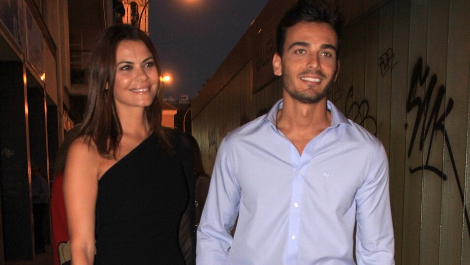 María José Suárez y Javier Lorenzana llegando al desfile de Iván Campaña en Sevilla