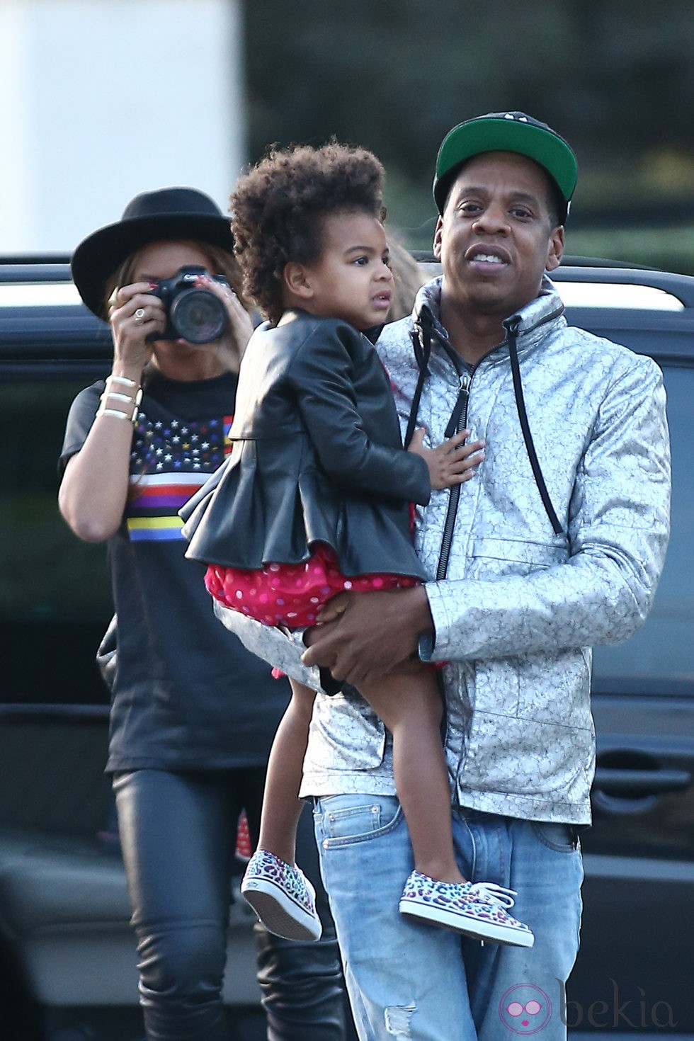 Beyoncé, Jay Z y Blue Ivy Carter en los alrededores del Museo Louvre de París