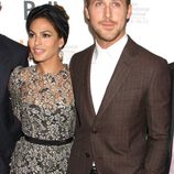 Los actores Eva Mendes y Ryan Gosling en la premiere de 'Cruce de Caminos'