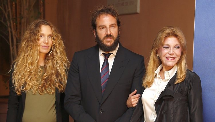 Tita Cervera con Borja Thyssen y Blanca Cuesta en la presentación de las memorias del Barón Thyssen