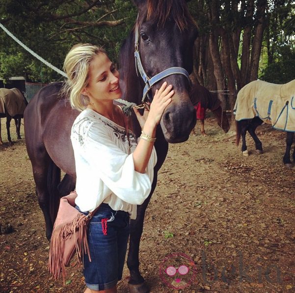 Elsa Pataky con un caballo