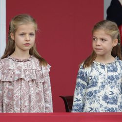 La Princesa Leonor y la Infanta Sofía en su primer Día de la Hispanidad 2014