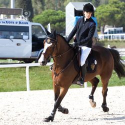 Carlota Casiraghi en un concurso de saltos en Francia