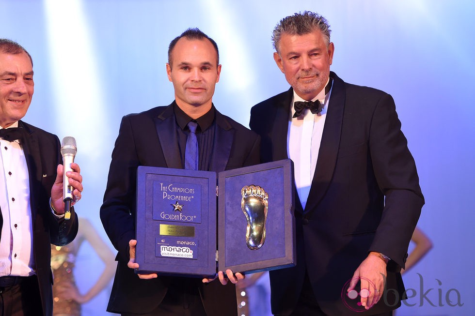 Andrés Iniesta recoge el Golden Foot 2014