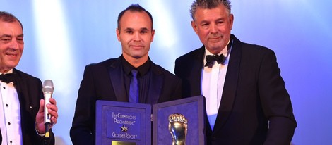 Andrés Iniesta recoge el Golden Foot 2014