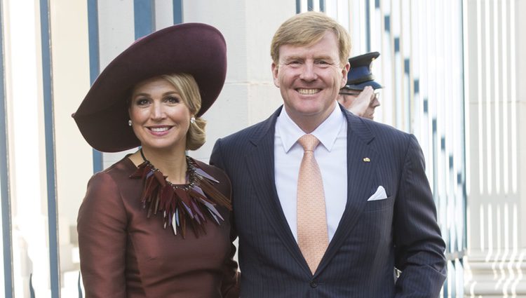 Guillermo Alejandro y Máxima de Holanda antes de recibir a los Reyes Felipe y Letizia