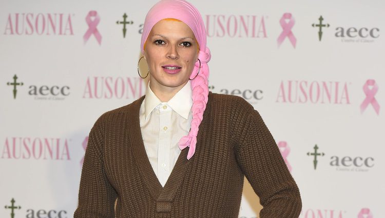 Bimba Bosé en la campaña solidaria contra el cáncer de mama de Ausonia y la AECC