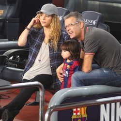 Shakira, Milan y Joan Piqué en el partido Barça-Eibar