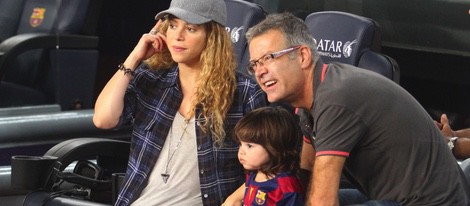 Shakira, Milan y Joan Piqué en el partido Barça-Eibar