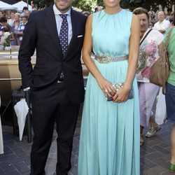 Luján Argüelles y Carlos Sánchez Arenas en la boda de Leire Martínez y Jacobo Bustamante