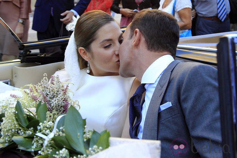 Leire Martínez y Jacobo Bustamante se besan tras su boda