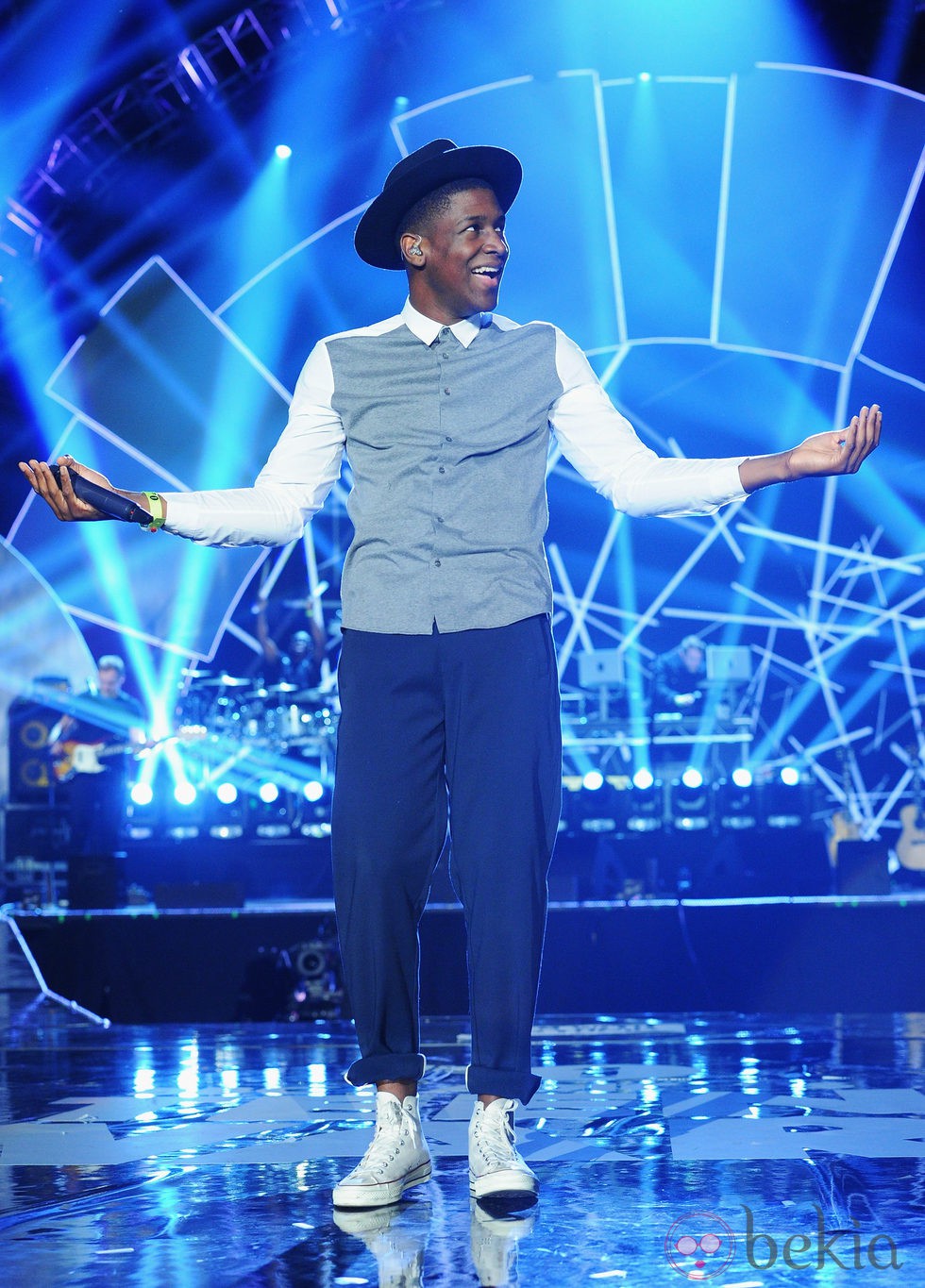 Labrinth actuando en los Teen Awards 2014