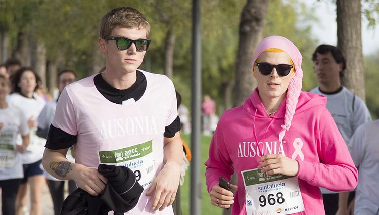 Bimba Bosé y Charlie Centa en una carrera solidaria contra el cáncer de mama en Madrid