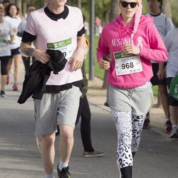 Bimba Bosé y Charlie Centa en una carrera solidaria contra el cáncer de mama en Madrid