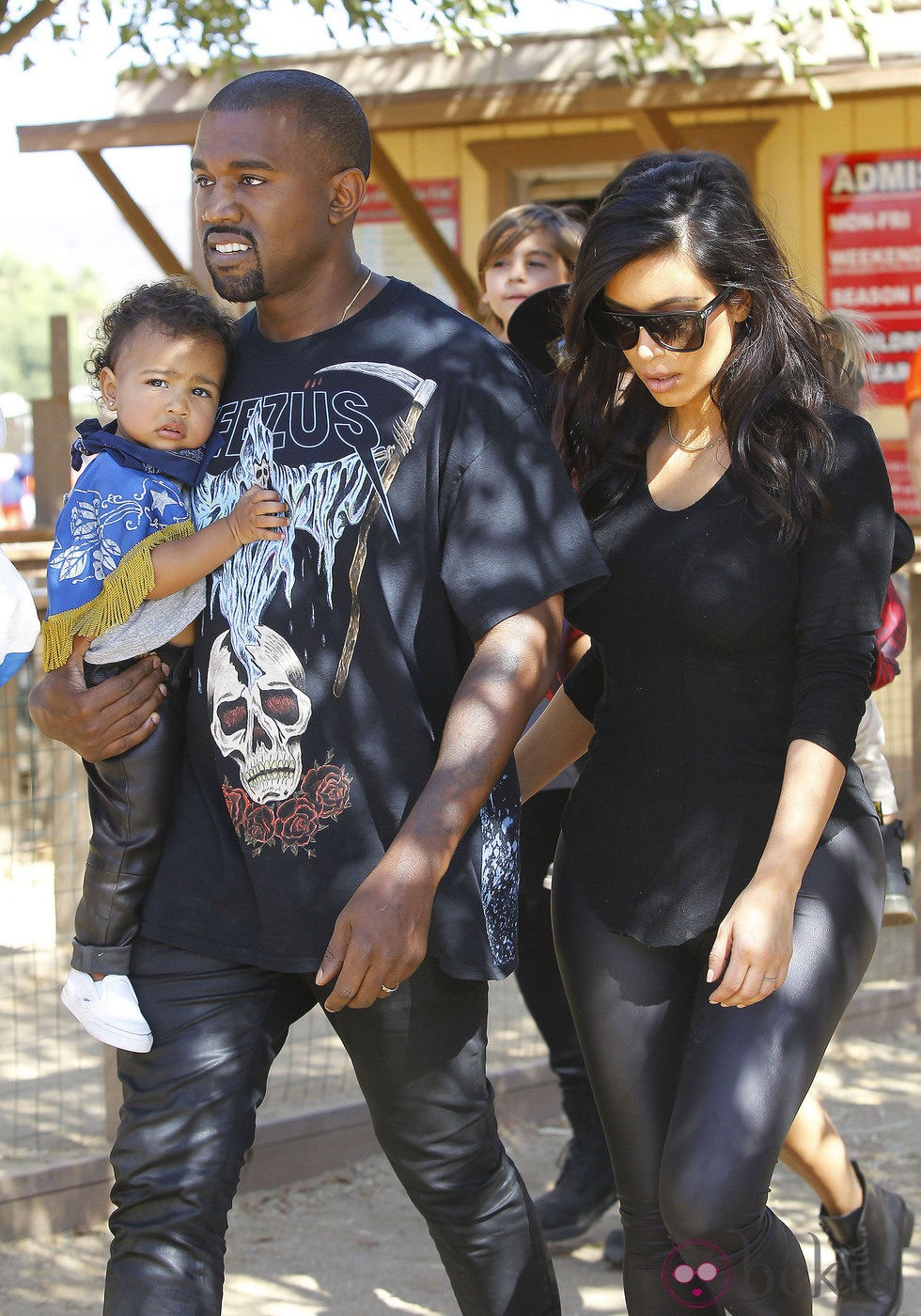 Kim Kardashian, Kanye West  y su hija North en el Moorpark