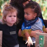 North West y Penelope Disick en el Moorpark de California