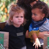 North West y Penelope Disick en el Moorpark de California