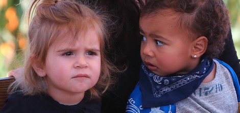 North West y Penelope Disick en el Moorpark de California