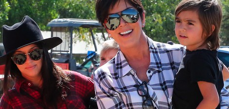 Kourtney Kardashian con Kris Jenner y su nieto Mason Disick en el Moorpark de California