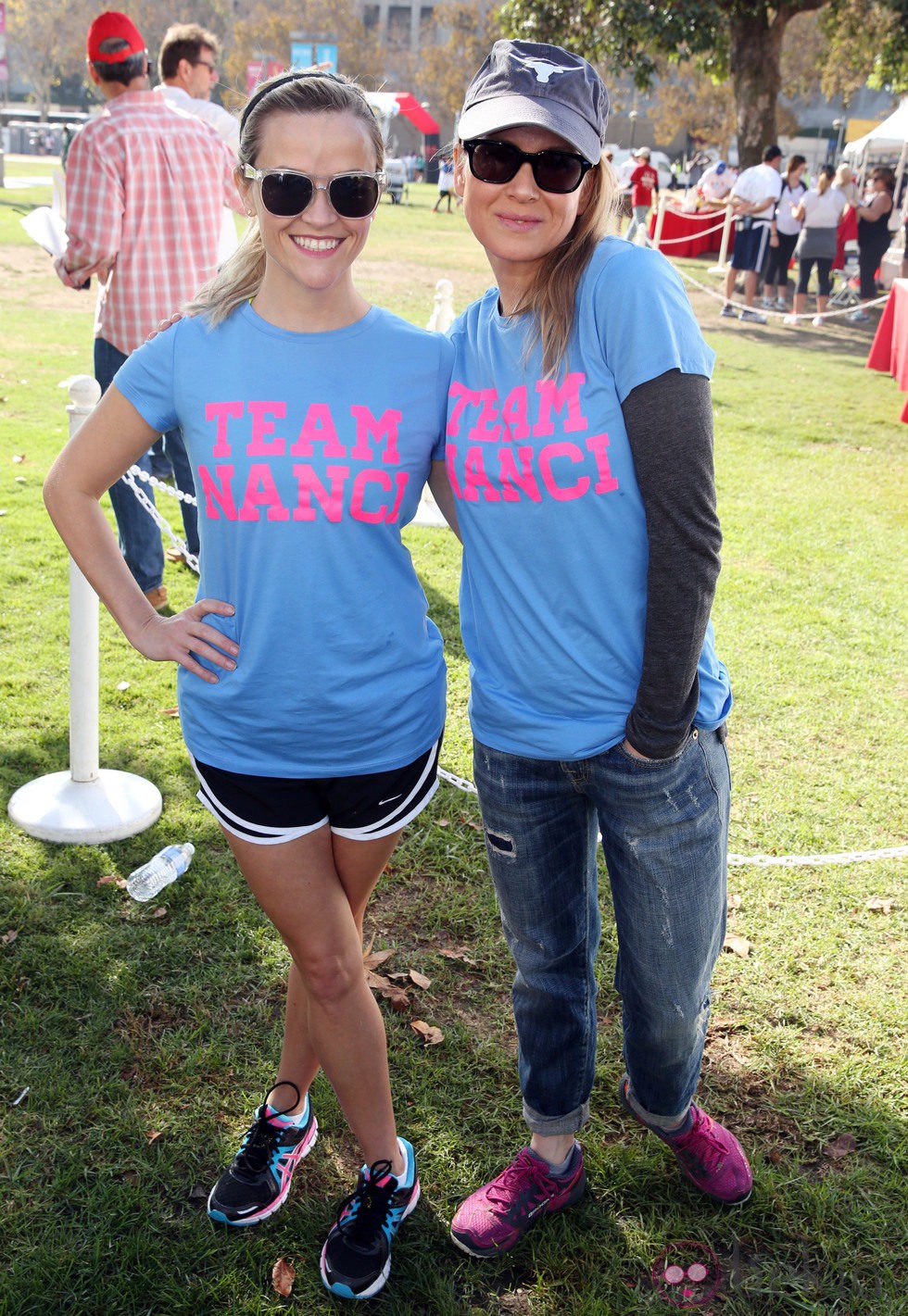 Reese Witherspoon y Renee Zellweger participando en la carrera contra el ELA en Los Ángeles