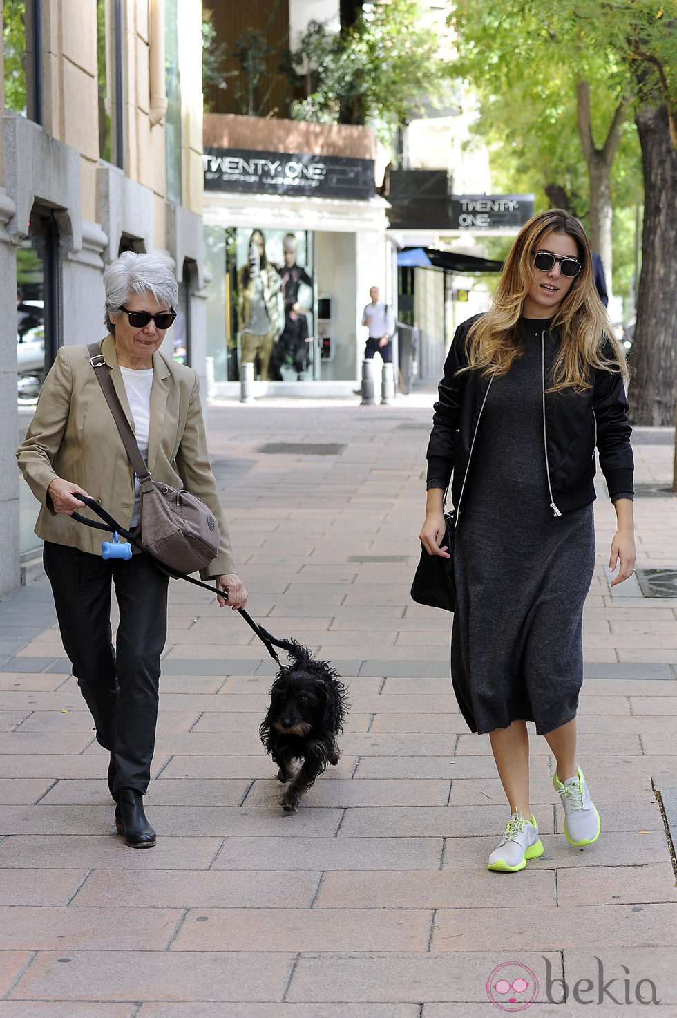 Blanca Suárez con su madre y su perro Pistacho antes de celebrar su 26 cumpleaños