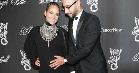 Alicia Keys y Swizz Beatz posan a su llegada a gala benéfica de Gabrielle's Angel Foundation