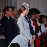 El viento sube la falda de Kate Middleton en su reaparición tras anunciar su segundo embarazo