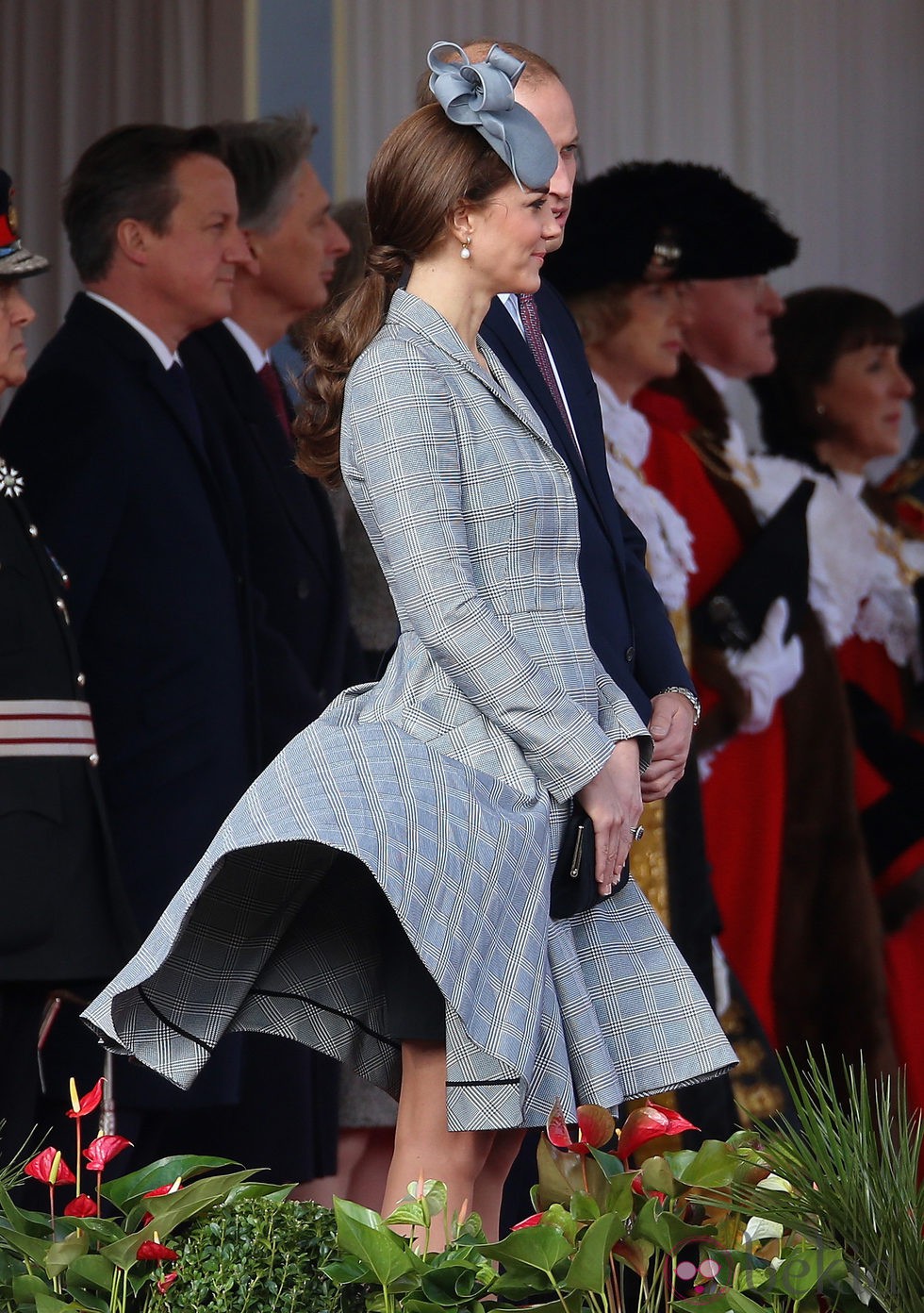 El viento sube la falda de Kate Middleton en su reaparición tras anunciar su segundo embarazo