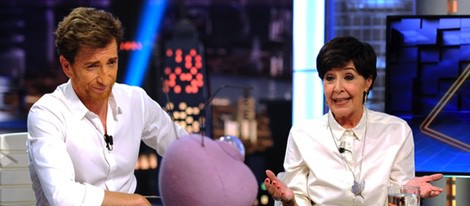 Concha Velasco con Pablo Motos para presentar 'Olivia y Eugenio' en 'El hormiguero'