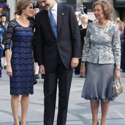 La Reina Letizia, el Rey Felipe VI y la Reina Sofía a su llegada a la entrega de los Premios Príncipe de Asturias 2014