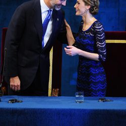 El Rey Felipe VI y la Reina Letizia visiblemente emocionados durante los Premios Príncipe de Asturias 2014