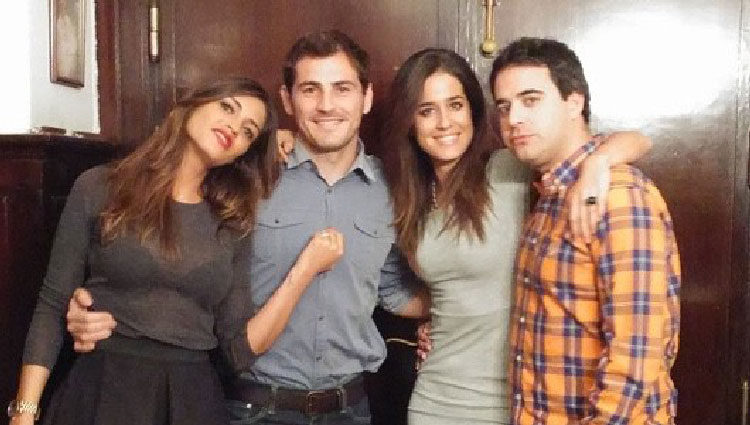 Sara Carbonero e Iker Casillas celebran la victoria del Real Madrid contra el Barça junto a Isabel Jiménez