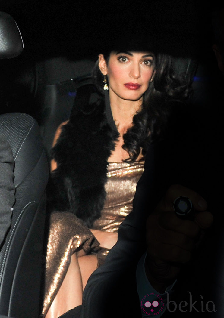 Amal Alamuddin llegando a la fiesta de celebración de su boda en Londres