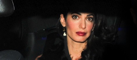 Amal Alamuddin llegando a la fiesta de celebración de su boda en Londres