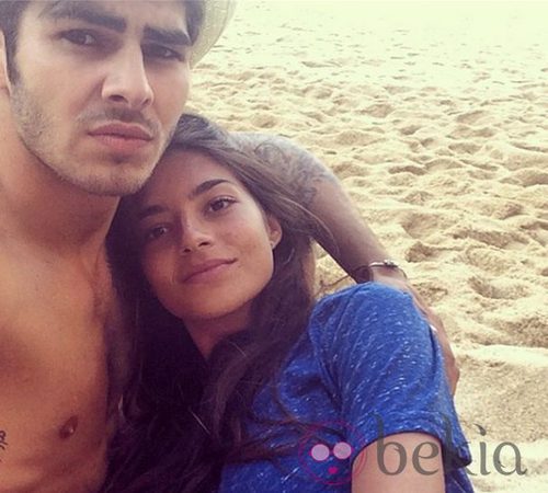 Rocío Herrera y Jaime Conde en la playa