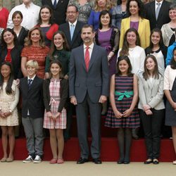 El Rey Felipe por primera vez con los ganadores del concurso '¿Qué es un Rey para ti?'