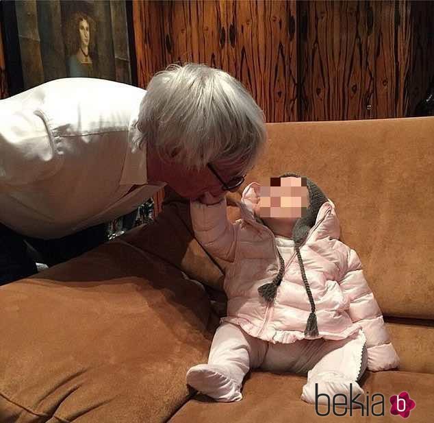 Bernie Ecclestone con su nieta Sophia