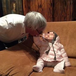 Bernie Ecclestone con su nieta Sophia