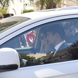 José María Manzanares y Rocío Escalona llegando a la capilla ardiente de José María Manzanares