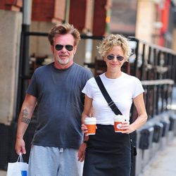 Meg Ryan y John Mellencamp pasean por Nueva York