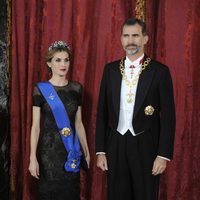 Los Reyes Felipe y Letizia en su primera cena de gala como Reyes