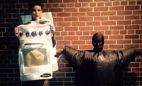 Liv Tyler se disfraza de horno para Halloween