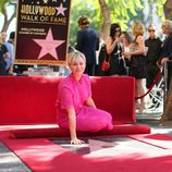 Kaley Cuoco recibe su estrella en el Paseo de la Fama