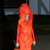 Katy Perry disfrazada de Cheetos en una fiesta de Halloween