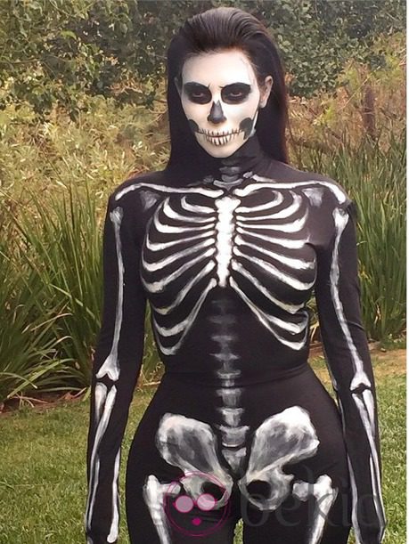 Kim Kardashian disfrazada de esqueleto en Halloween 2014